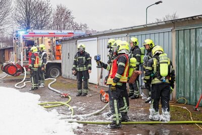 Update: Garagenbrand in Chemnitz - Ermittlungen wegen Brandstiftung - Garagenbrand in Chemnitz. Foto: Harry Härtel