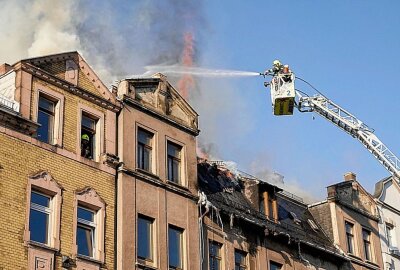 Update: Hausbrand auf der Frankenberger Straße erfordert schweren Atemschutz - 29.10.2021, Chemnitz: Feuerwehreinsatz in der Frankenbergerstraße Foto: Harry Haertel 