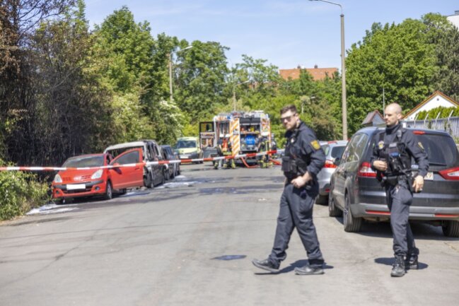 Update: Heftige Auseinandersetzungen am "Tag X" in Leipzig - Angriffe auf Polizisten - Brennende Autos in Leipzig. Foto: Bernd März