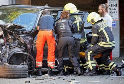 Update: Hoher Sachschaden nach schwerem Unfall in Chemnitzer Tiefgarage - Am Montag ereignete sich ein schwerer Verkehrsunfall in einer Tiefgarage. Foto: Harry Haertel