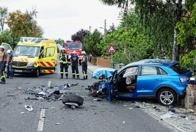 Update: Horror-Crash in Sachsen zwischen Audi und Milchlaster fordert Toten - Am Dienstagmittag kam es in der Ortslage Neupurschwitz bei Bautzen zu einem schweren Unfall. Foto: LausitzNews