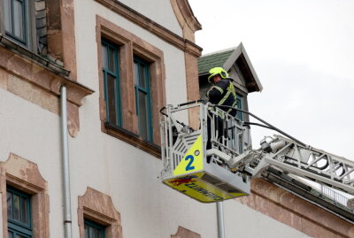 Update: Kellerbrand in Ebersdorf: Verdacht auf Brandstiftung - Die Feuerwehr wurde am Freitag zu einem Kellerbrand in die Frankenberger Straße gerufen. Foto: Harry Härtel