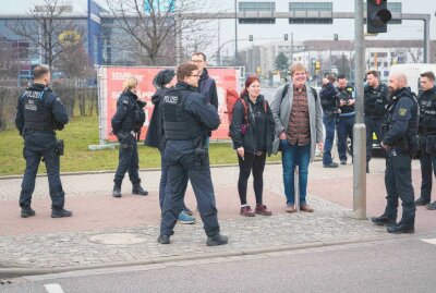 Update: Klima-Aktivisten nach Blockade in Haftzelle - Polizei fängt Klima-Aktivisten in letzter Sekunde vor Blockade ab. Foto: xcitepress/Finn Becker