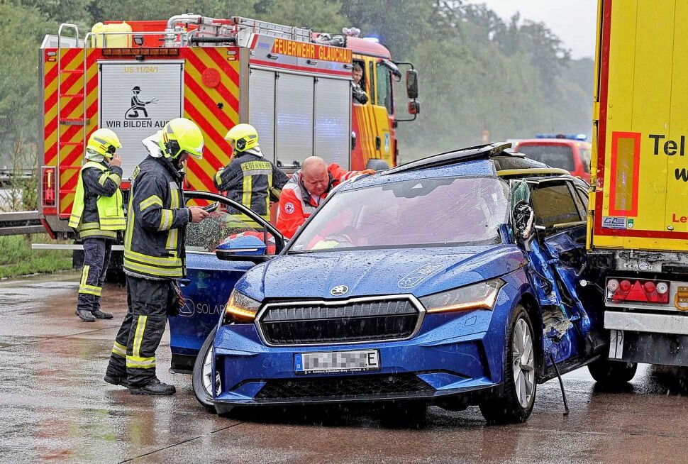 Update: Kollision zwischen PKW und LKW auf der A4 - 55.000 Euro Sachschaden - Auf der A4 kam es nach der Auffahrt Hohenstein-Ernstthal zu einem Verkehrsunfall zwischen einem PKW und einem LKW. Foto: Andreas Kretschel