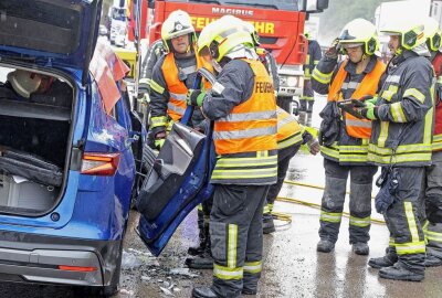 Update: Kollision zwischen PKW und LKW auf der A4 - 55.000 Euro Sachschaden - Auf der A4 kam es nach der Auffahrt Hohenstein-Ernstthal zu einem Verkehrsunfall zwischen einem PKW und einem LKW. Foto: Andreas Kretschel