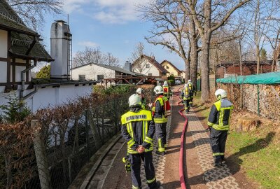 Update: Laubenbrand in Meerane: Feuerwehr im Großeinsatz - Die Feuerwehr ist in Meerane im Einsatz. Foto:Andreas Kretschel