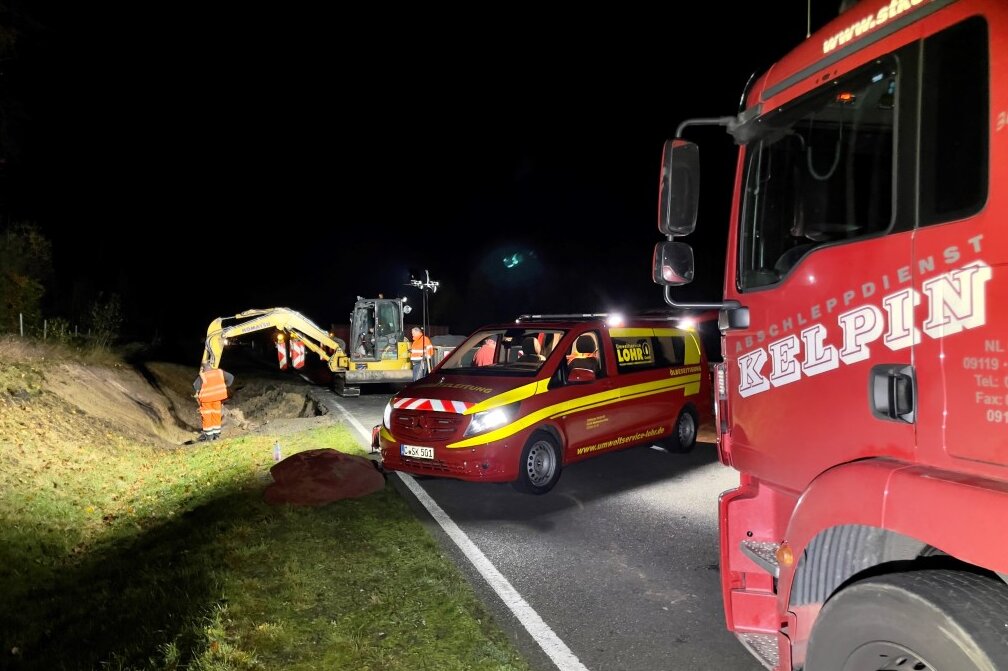 Update: Mähdrescherbrand auf Autobahnzubringer: S255 weiterhin gesperrt - 