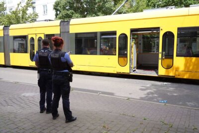 Am Samstagmorgen kam es in einer Straßenbahn in Dresden zu einer Messerstecherei. Foto: xcitepress/Benedict Bartsch