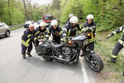 Update: Motorradfahrer verletzt sich schwer in der "Soldatenkurve" - Ein Motorradfahrer verletzte sich auf der B173 schwer. Foto: Harry Härtel/haertelpress