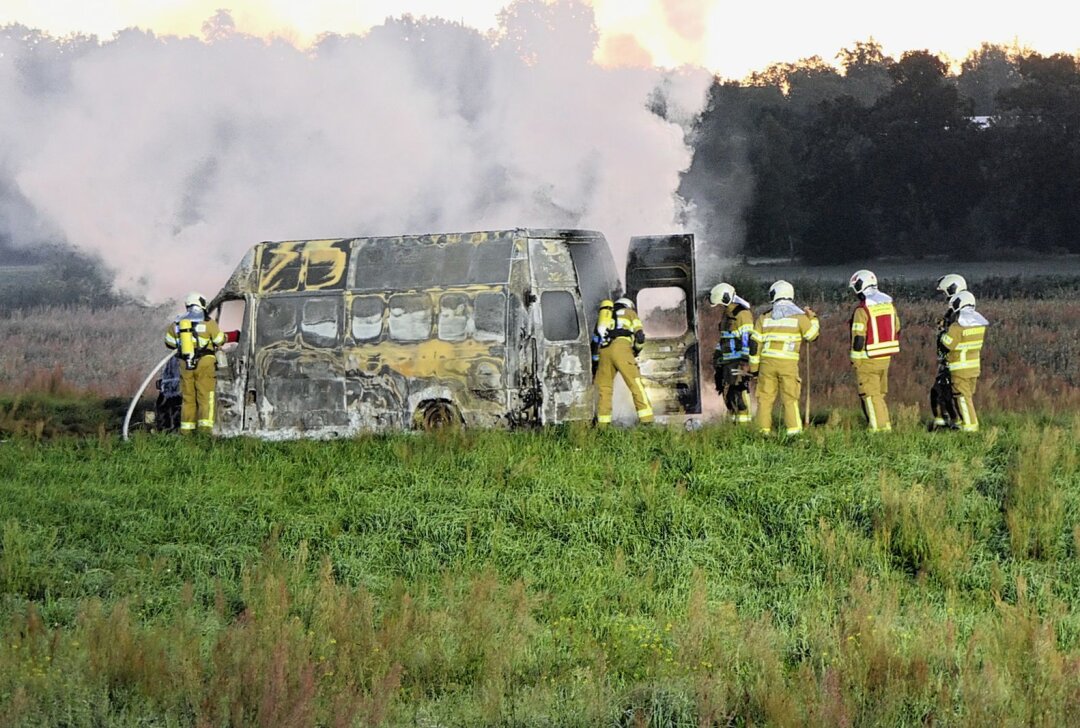 Update: Mysteriöser Feuerwehreinsatz bei Grimma - Transporter wurde gestohlen - Heute Morgen kam es bei Grimma zu einem mysteriösen Feuerwehreinsatz. Foto: Sören Müller