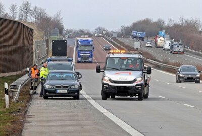 Update: Nach technischen Problemen auf A4 - LKW rammt BMW auf Standstreifen - Am Montagmorgen kam es gegen 8.40 Uhr zu einen Verkehrsunfall auf der A4. Foto: Andreas Kretschel