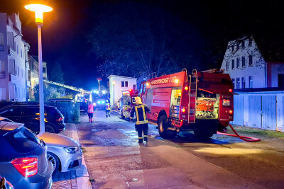 Update: Nächtlicher Wohnungsbrand in Zwickau - Großeinsatz der Feuerwehr - Eine Person wird vermisst.