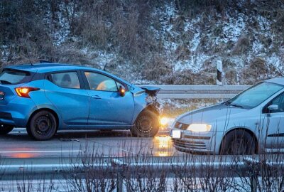 Update: Neuschnee: Mehrere Verkehrsunfälle in Westsachsen - Auf der A4 kam es z einem Unfall. Foto: Andreas Kretschel