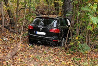Update: PKW-Fahrer stirbt nach schwerem Unfall in Dresden - Der PKW-Fahrer starb an den Folgen des Unfalls. Foto: Roland Halkasch