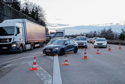Update: PKW überschlägt sich bei Unfall auf A4 - Bei einem Verkehrsunfall auf der A4 überschlug sich ein beteiligter PKW. Foto: Harry Härtel