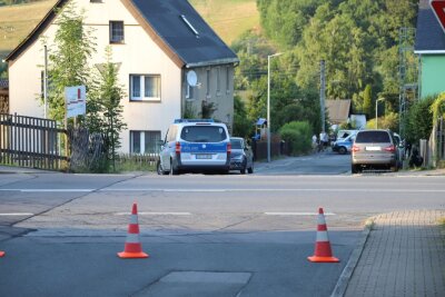 In Schwarzenberg ist die Polizei im Großeinsatz. Foto: Niko Mutschmann