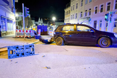 Update: Schwerer Kreuzungscrash in Auer Innenstadt - In der Innenstadt von Aue ereignete sich ein Unfall auf der Kreuzung. Foto: Daniel Unger 