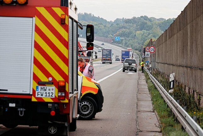 Update: Schwerer Unfall mit mehreren Verletzten auf A4 - Auf der A4 kam es zu einem Unfall, bei dem vier Personen verletzt wurden. Foto: Harry Härtel/haertelpress