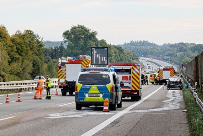Update: Schwerer Unfall mit mehreren Verletzten auf A4 - Auf der A4 kam es zu einem Unfall, bei dem vier Personen verletzt wurden. Foto: Harry Härtel/haertelpress