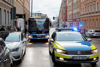 Update: Streit eskaliert: Schlägerei in Chemnitzer Linienbus - Mehrere Personen gerieten in einem Bus auf dem Chemnitzer Sonnenberg aneinander. Foto: Jan Härtel/ChemPics