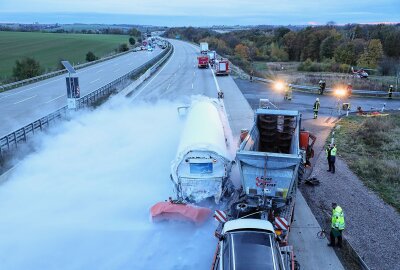 Update: Tödlicher Unfall auf A4 - LKW kollidiert mit Stickstoff-Sattelzug - Am frühen Freitagmorgen kam es zu einem tödlichen Verkehrsunfall auf der A4. Foto: Roland Halkasch