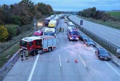 Update: Tödlicher Unfall auf A4 - LKW kollidiert mit Stickstoff-Sattelzug - Es entstand ein kilometerlanger Stau. Foto: Roland Halkasch