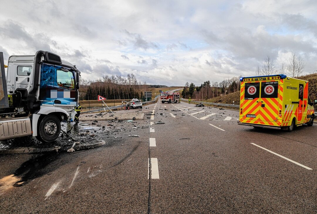 Update: Tödlicher Unfall auf Autobahnzubringer - Auf dem Autobahnzubringer S282n kam es zu einem tödlichen Unfall. Foto: Niko Mutschmann