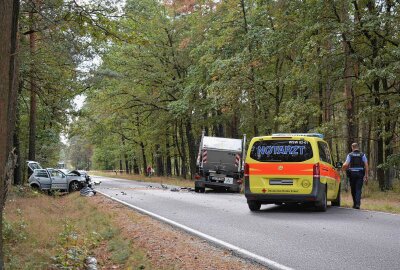 Update: Tödlicher Unfall in Sachsen - 84-Jähriger stirbt nach Kollision mit LKW - Bei einem Verkehrsunfall am Donnerstagmittag wurde eine Person so schwer verletzt, dass sie am Unfallort verstarb. Foto: xcitepress/db