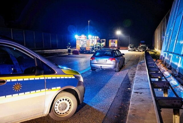 Update: Tödlicher Verkehrsunfall auf der A72 bei Chemnitz - Am Montagabend ereignete sich auf der A72 ein schwerer Unfall. Foto: Harry Härtel
