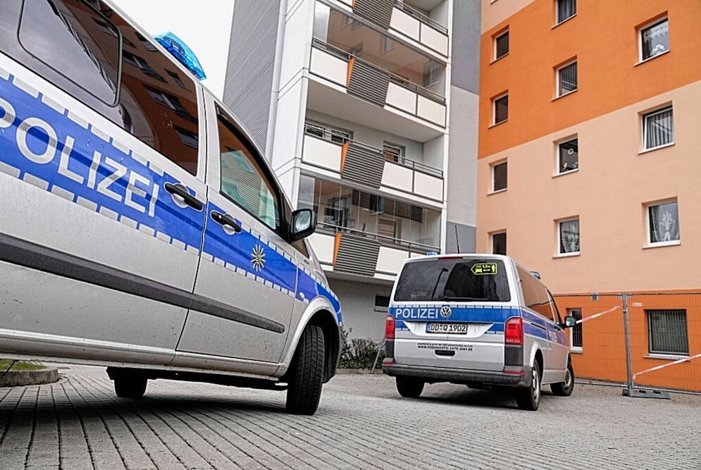 Update Tötungsdelikt in Chemnitz: Ermittlungsrichter erlässt Haftbefehl gegen den Ehemann - In einem Mehrfamilienhaus wird eine leblose Frau gefunden. Foto: Harry Härtel/ haertelpress