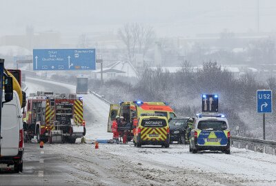 Update: Unfall auf A4: Feuerwehr muss Frau aus Auto bergen - Auf der A4 kam es zu einem Unfall. Foto: Andreas Kretschel