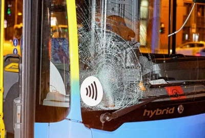 Update: Unfall in Chemnitzer City - Junge Frau kollidiert mit Linienbus - In der Chemnitzer City kam es heute Nachmittag zu einer Kollision zwischen einem Fußgänger und einem Linienbus. Foto: Harry Härtel