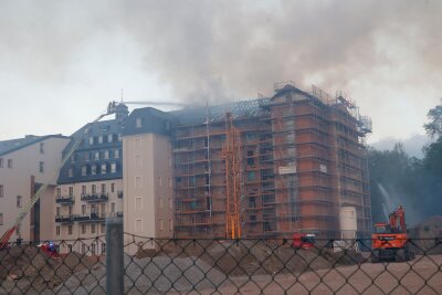 Am Donnerstagabend ist in Flöha in einem Gebäude ein Feuer ausgebrochen. Foto: Jan Härtel