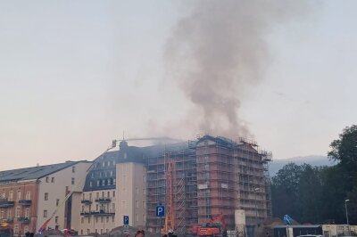Update: Ursache für Dachstuhlbrand in Flöha steht fest - Am Donnerstagabend ist in Flöha in einem Gebäude ein Feuer ausgebrochen. Foto: Knut Berger