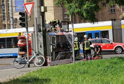 Update: Vier Personen verletzt - Feuerwehrauto kollidiert mit Tram - Schwerer Unfall mit einer Tram. Foto: xcitepress/Justin Vogel