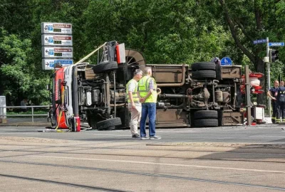Update: Vier Personen verletzt - Feuerwehrauto kollidiert mit Tram - Schwerer Unfall mit einer Tram. Foto: xcitepress/Justin Vogel