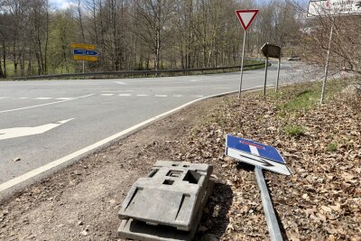 Update: Vollsperrung der S255 Dr.-Otto-Nuschke-Straße in Aue aufgehoben - Zur Vollsperrung der Dr.-Otto-Nuschke-Straße kommt es ab dem 11. April.