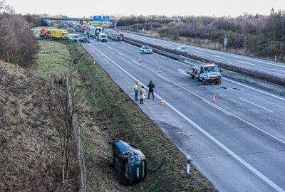 Update: Vollsperrung nach Massencrash auf der A14 - Vier Fahrzeuge kollidieren auf der A14 miteinander. Foto: LausitzNews