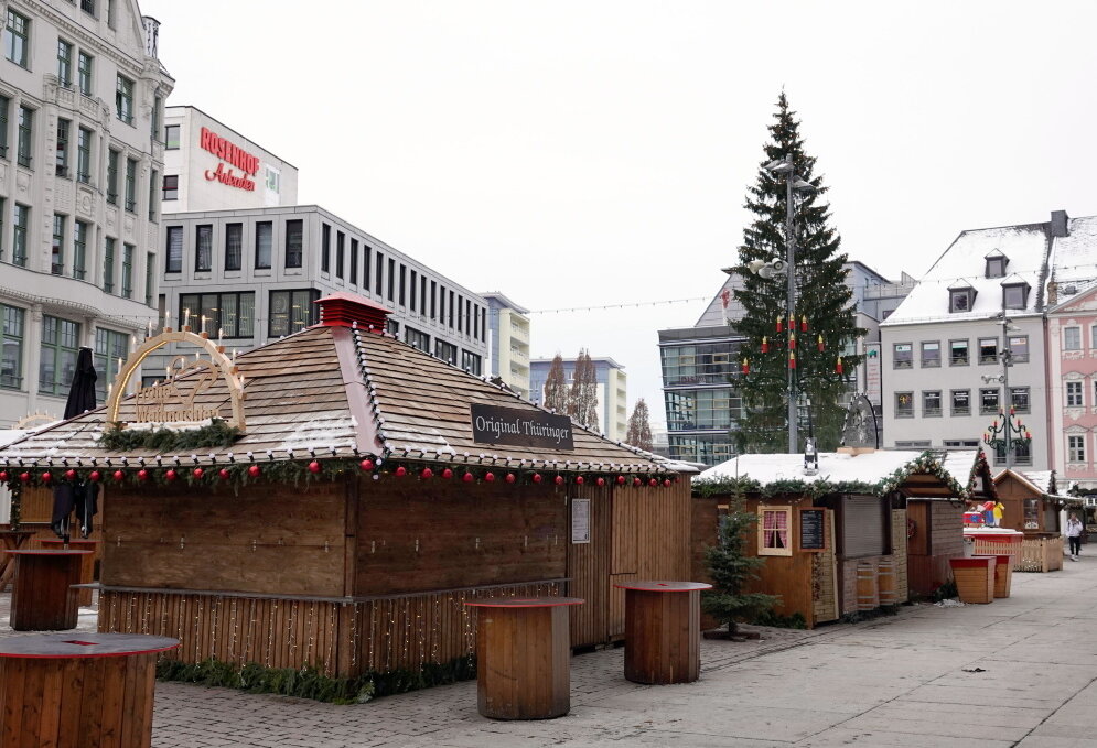 Update: Weihnachtsmarkt in Chemnitz aufgrund von Glatteis erst ab 14 Uhr geöffnet - Harry Härtel