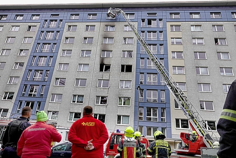 Update Wohnungsbrand: Brandursache ermittelt - In einer Wohnung in der 5. Etage ist ein Brand ausgebrochen. Foto: Harry Härtel