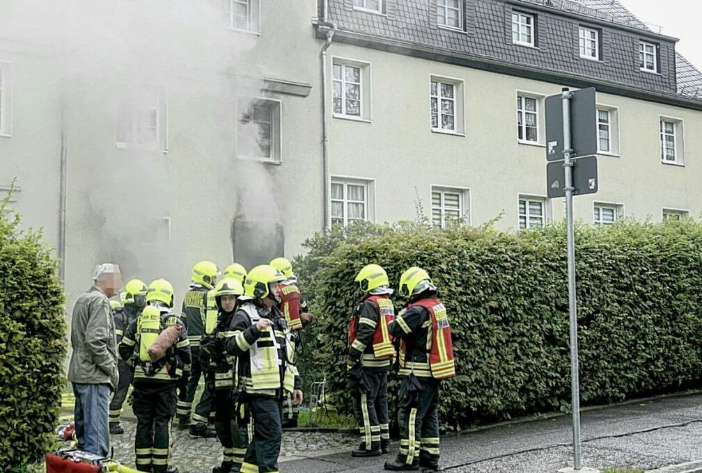 Update: Wohnungsbrand in Chemnitz - Fahrlässige Brandstiftung? - Heute ist in einer Wohnung in Chemnitz im Erdgeschoss ein Brand ausgebrochen. Foto: Harry Härtel 