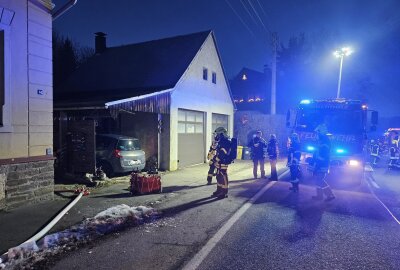 Update zu Brand im Erzgebirge: Mann muss mit Rauchgasvergiftung ins Krankenhaus - In Bärenstein kam es zu einem Kellerbrand. Foto: Feuerwehr Buchholz