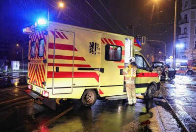 Update zu Unfall in Dresden: Zwei Personen schwer verletzt - Am frühen Montagmorgen kam es auf der Schäferstraße/Hamburger Straße/Waltherstraße zu einem Verkehrsunfall. Foto: Roland Halkasch