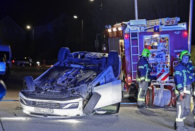 Update zu Unfall in Lichtenstein: PKW überschlug sich - In Lichtenstein kam es in der Nacht von Freitag zu Samstag zu einem Verkehrsunfall, bei dem eine Person verletzt wurde. Foto: Andreas Kretschel