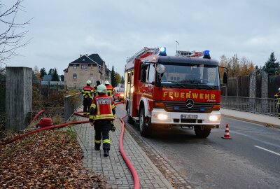 Update zu Vollsperrung und langer Stau auf der A4: LKW in Brand - Am Donnerstagmorgen kam es auf der A4 bei Chemnitz zu einem LKW Brand. Foto: Harry Härtel