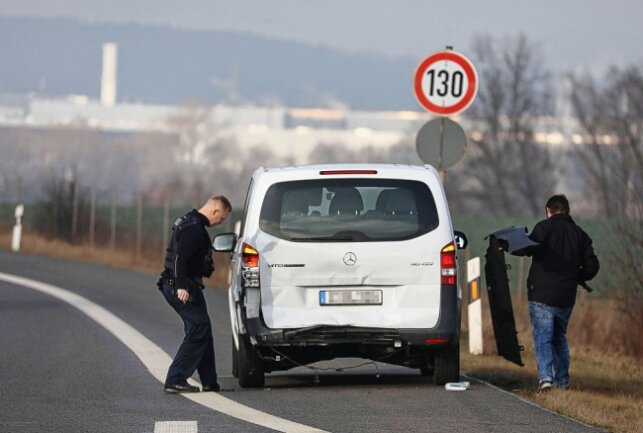 Der Fahrer des VW wurde verletzt. Foto: Andreas Kretschel