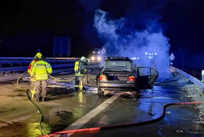 Update zum ausgebrannten PKW auf der A72: Fahrbahn wieder frei - Ein schwerer Brand auf der A72. Foto: Daniel Unger