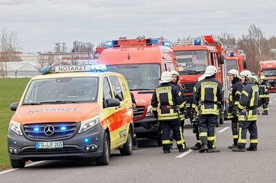Update zum Crash auf der S200 bei Mittweida: 6 Personen schwer verletzt - Es ereignete sich auf der S200, zwischen Mittweida und Ottendorf, ein schwerer Verkehrsunfall zwischen mehreren Fahrzeugen. Foto: Harry Härtel