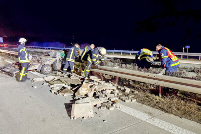 Update zum Unfall auf der A72: Unfallverursacher wurde wohl von Wildtier erschreckt - Kurz nach 23 Uhr kam es auf der A72 Fahrtrichtung Chemnitz, zwischen den Anschlussstellen Zwickau Ost und Hartenstein, zu einem Unfall mit mehreren Fahrzeugen.