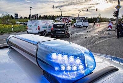 Update zum Unfall mit drei Autos bei Treuen: Zwei Schwerverletzte - Bei Treuen kam es zu einem schweren Unfall. Foto: Igor Pastierovic